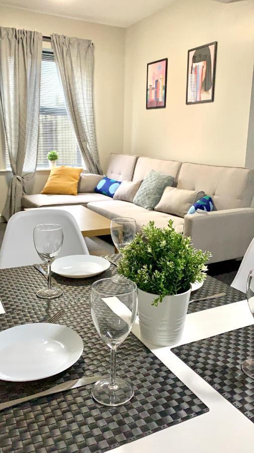 ويكفيلد Free, Large Car Park Apartment المظهر الخارجي الصورة